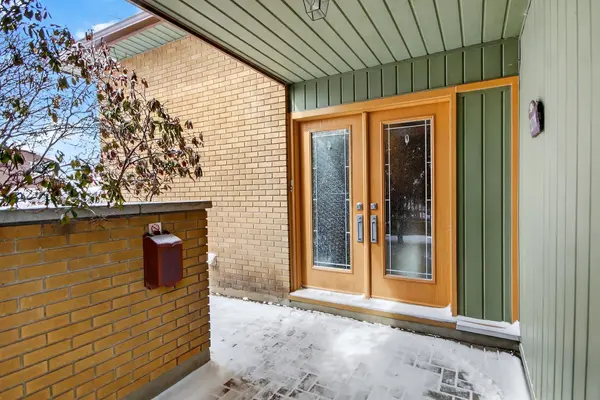 2279 Harding RD, Elmvale Acres And Area, ON K1G 3B6