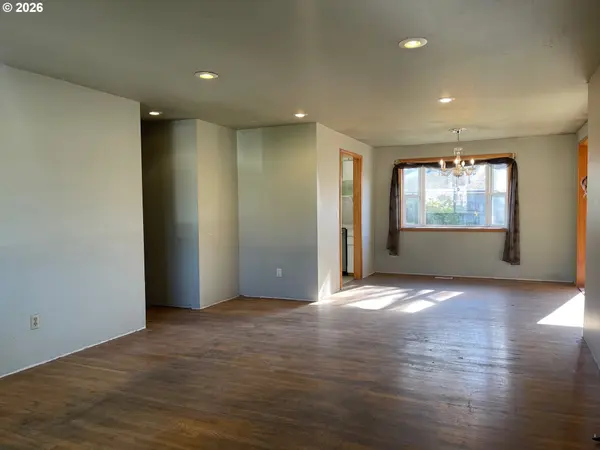 617 HARTKE LOOP, Oregon City, OR 97045