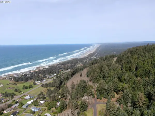 16 Gimlet LN, Yachats, OR 97498