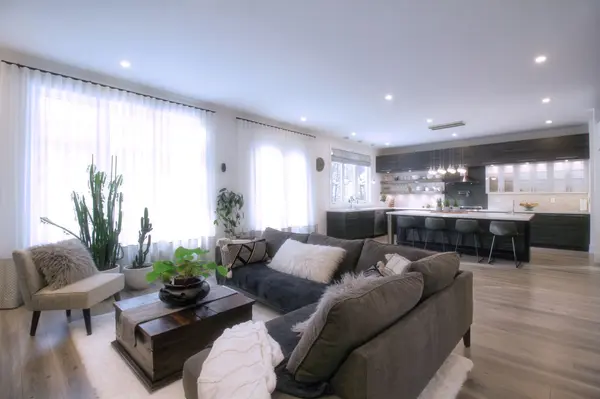 700 Hillcrest RD, Pickering, ON L1W 2P1