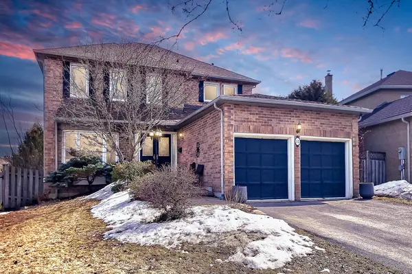 15 Beatty CRES, Aurora, ON L4G 5V2