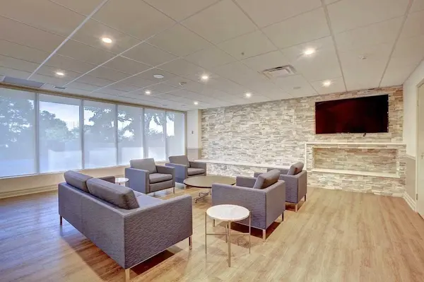 145 Hillcrest AVE #2116, Mississauga, ON L5B 3Z1