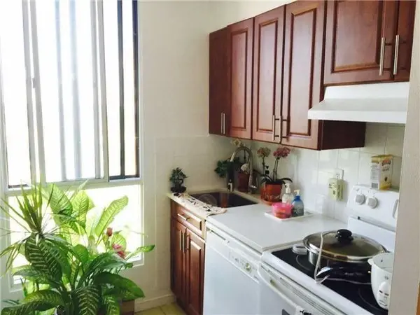 145 Hillcrest AVE #2116, Mississauga, ON L5B 3Z1