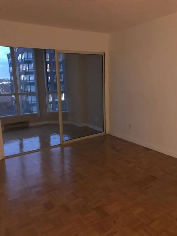 145 Hillcrest AVE #2116, Mississauga, ON L5B 3Z1