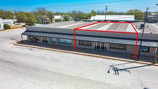 128 N North Church Street, Jacksboro, TX 76458