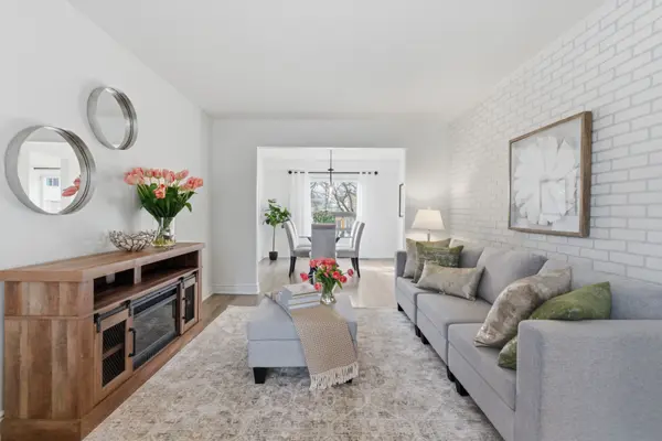 222 Sandringham DR, Clarington, ON L1E 2A2