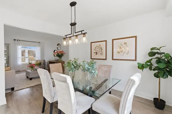 222 Sandringham DR, Clarington, ON L1E 2A2