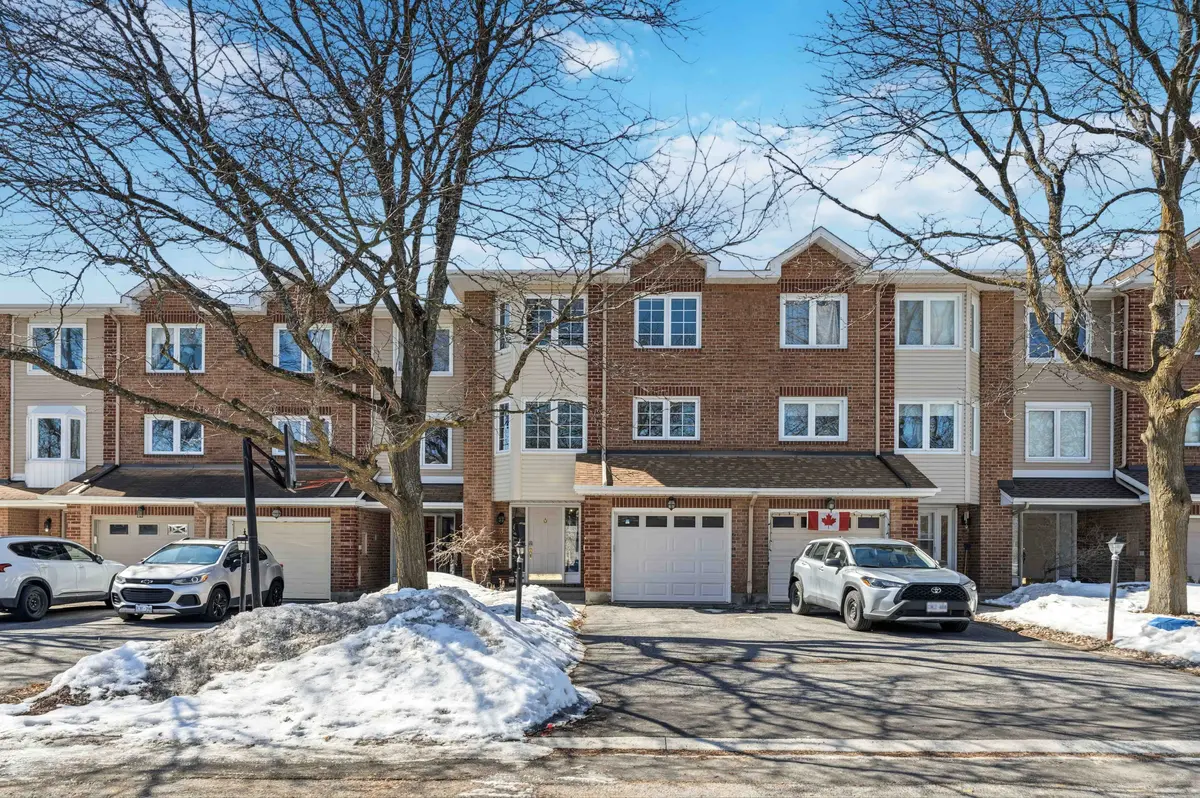 3 Mannington CT, Barrhaven, ON K2J 4A1