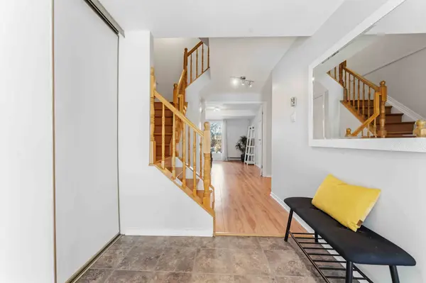 3 Mannington CT, Barrhaven, ON K2J 4A1