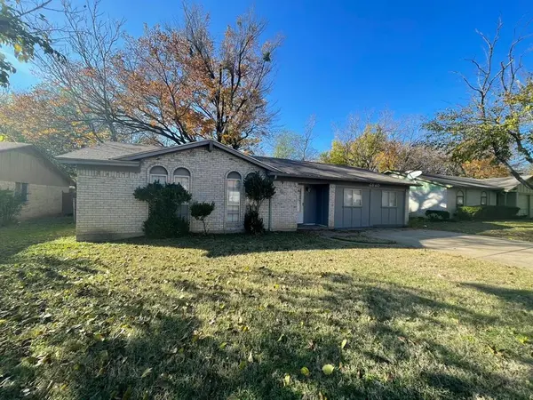 6840 Margaret Drive, Forest Hill, TX 76140