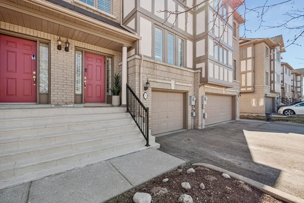 8909 BATHURST ST #5, Richmond Hill, ON L4C 0H4