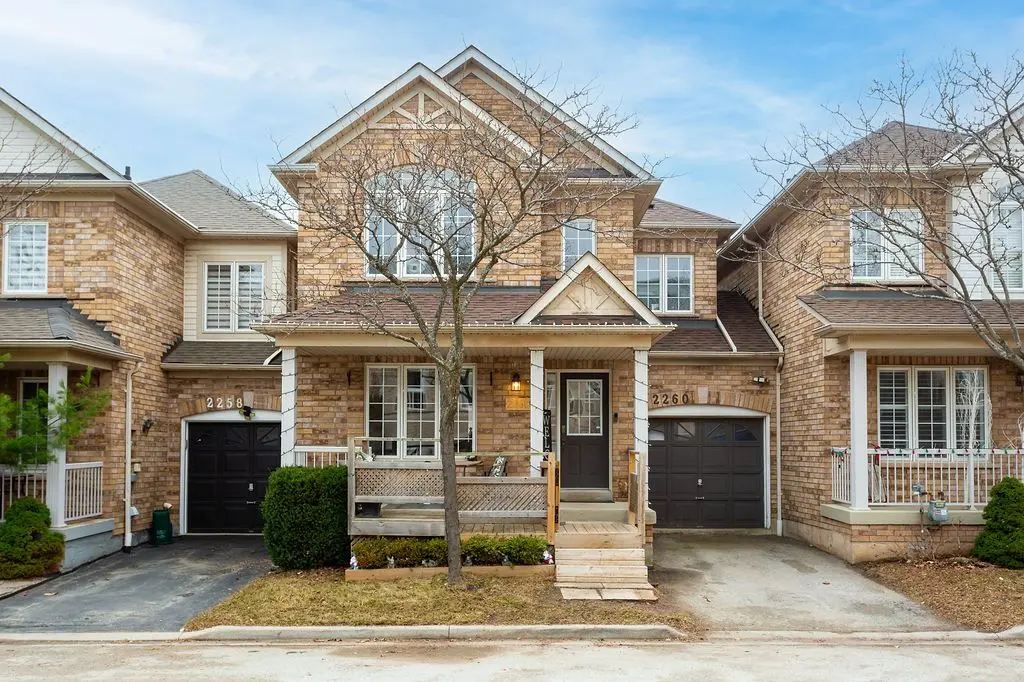 2260 Greening LN, Burlington, ON L7L 6Y8