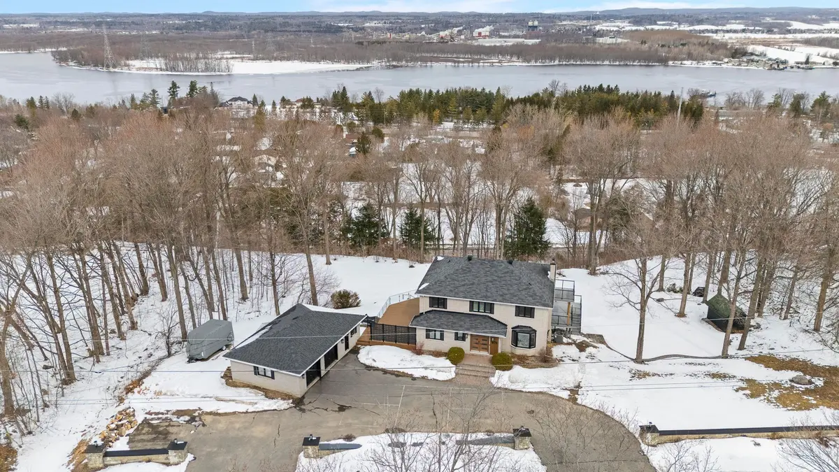 975 Fieldown ST, Orleans - Cumberland And Area, ON K4C 1B9