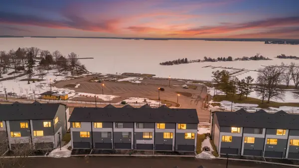 93 Lightfoot DR, Orillia, ON L3V 7L8