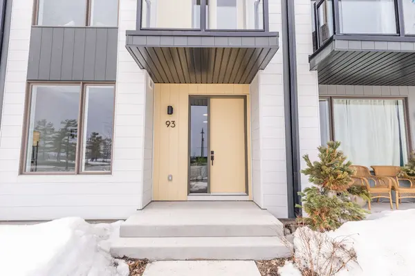 93 Lightfoot DR, Orillia, ON L3V 7L8