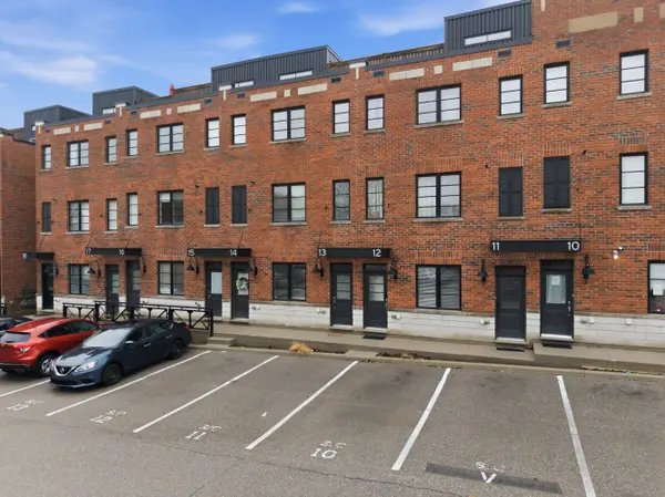 70 Plains RD W #12, Burlington, ON L7T 0B6