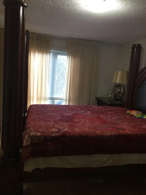 104 Elgin DR, Brampton, ON L6Y 2E8