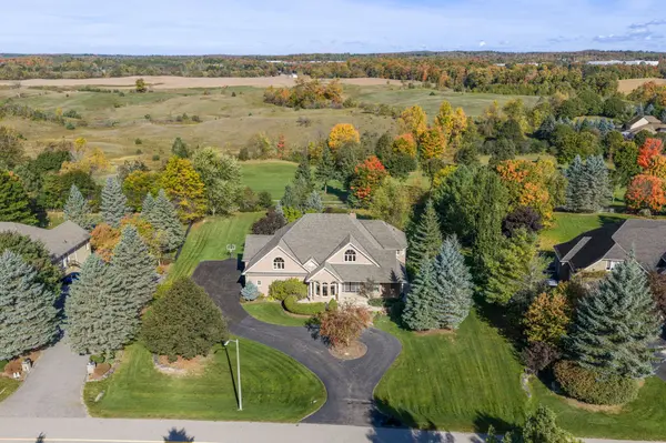 21 Turtle Lake DR, Halton Hills, ON L7J 2W7