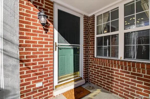 606 Shady Maple DR, Wixom, MI 48393