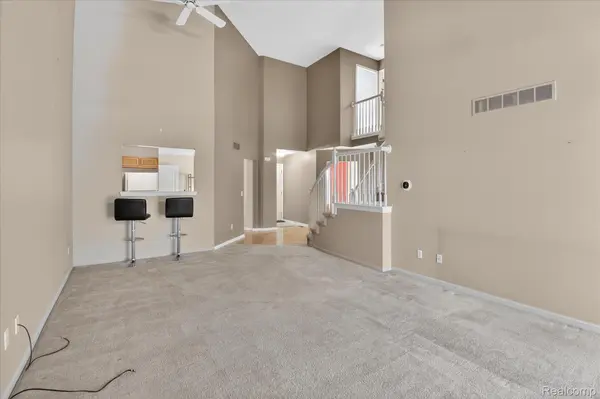 606 Shady Maple DR, Wixom, MI 48393