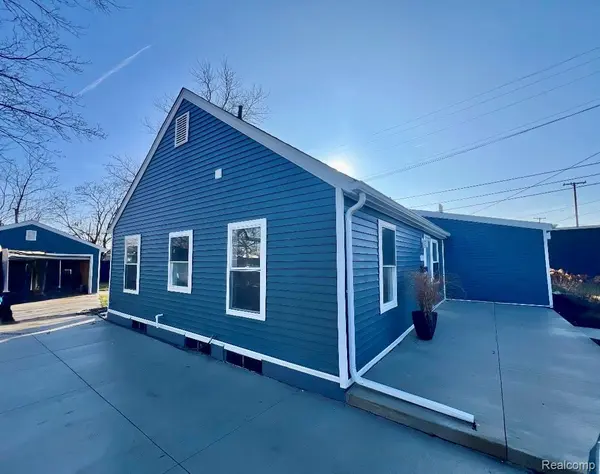 5634 Arcola AVE, Garden City, MI 48135