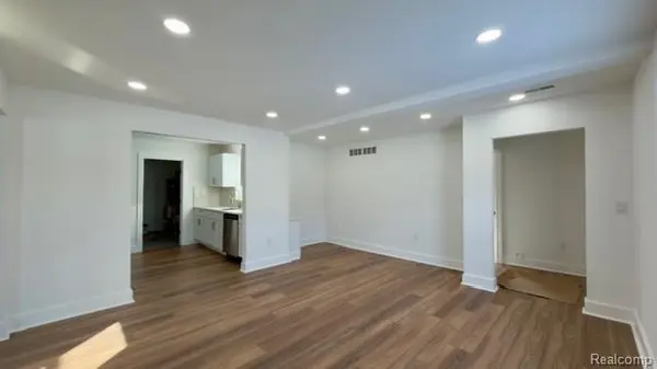 5634 Arcola AVE, Garden City, MI 48135