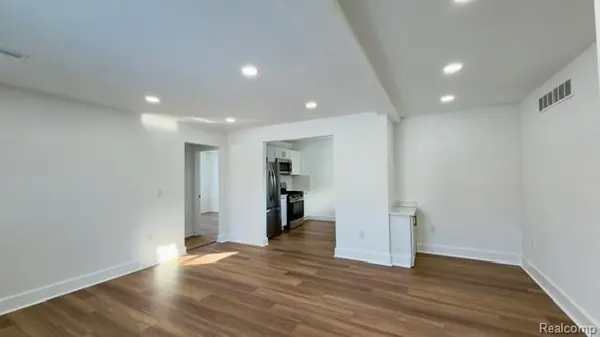 5634 Arcola AVE, Garden City, MI 48135