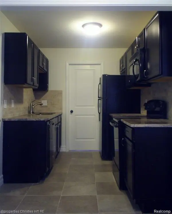 10701 Albany ST, Oak Park, MI 48237