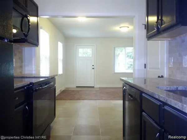 10701 Albany ST, Oak Park, MI 48237