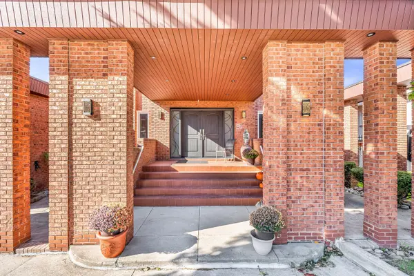 373 firglen RDG, Vaughan, ON L4L 1N6