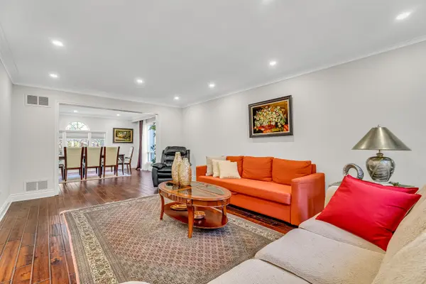 373 firglen RDG, Vaughan, ON L4L 1N6