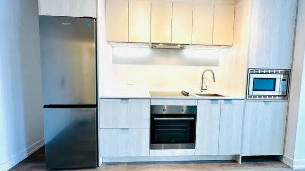 1 Jarvis ST #1521, Hamilton, ON L8R 3J2