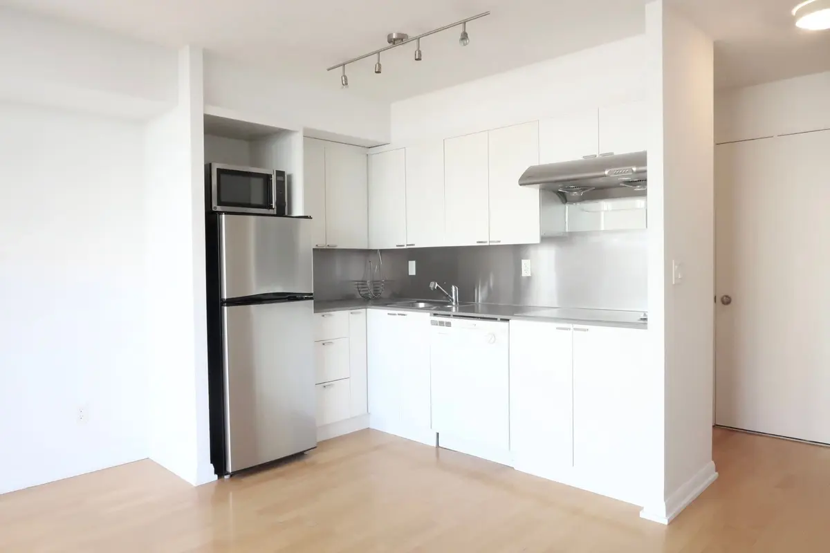 111 Elizabeth ST #731, Toronto C01, ON M5G 1P7