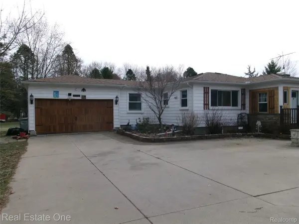 28450 Pontiac TRL, Lyon Charter Township, MI 48178