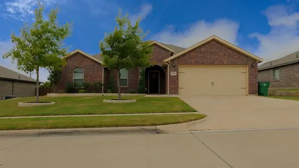 1644 Glade Meadows Drive, Burleson, TX 76058