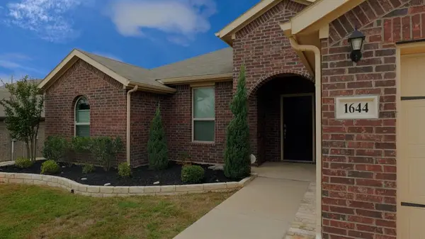 1644 Glade Meadows Drive, Burleson, TX 76058