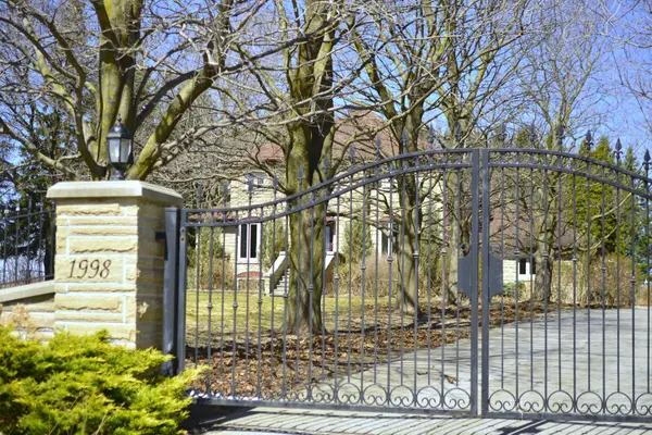 1998 Green LN E, East Gwillimbury, ON L9N 0M1