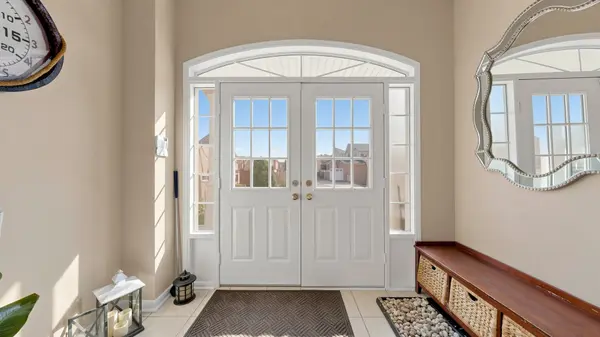 193 Queen Mary DR, Brampton, ON L7A 1Y3