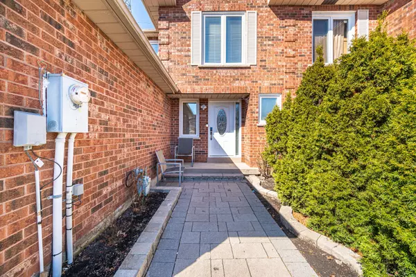 23 Acadian HTS W, Brampton, ON L6Y 4H5