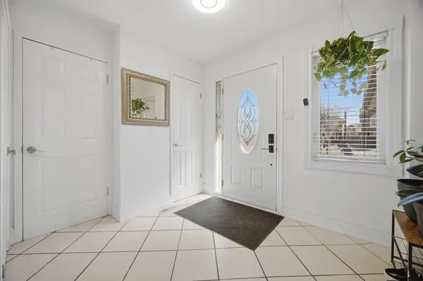 23 Acadian HTS W, Brampton, ON L6Y 4H5