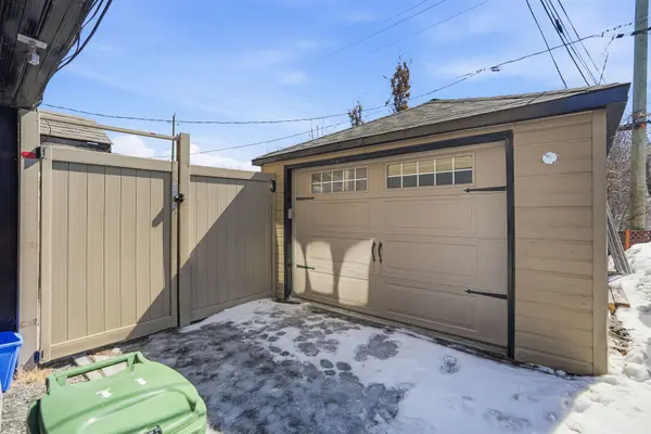 814 SMYTH RD #B, Elmvale Acres And Area, ON K1G 1P3