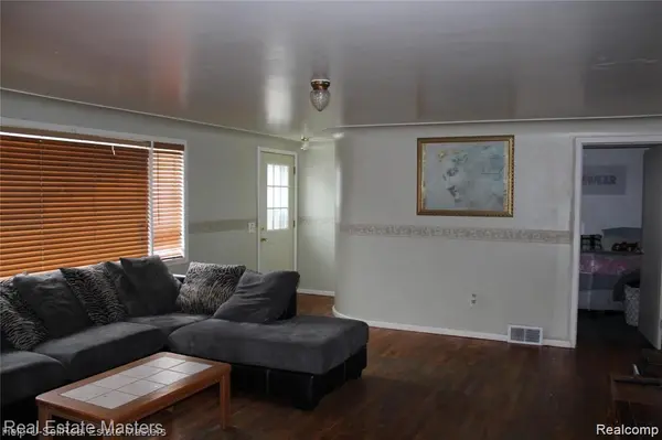 4265 Pine Grove AVE, Fort Gratiot Charter Township, MI 48059