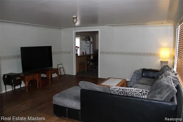 4265 Pine Grove AVE, Fort Gratiot Charter Township, MI 48059