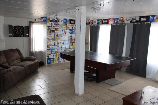 4265 Pine Grove AVE, Fort Gratiot Charter Township, MI 48059