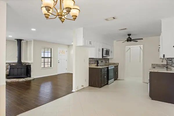 1300 Shannon Drive, Cleburne, TX 76031