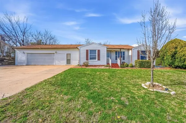 2813 La Monde Terrace, Sansom Park, TX 76114