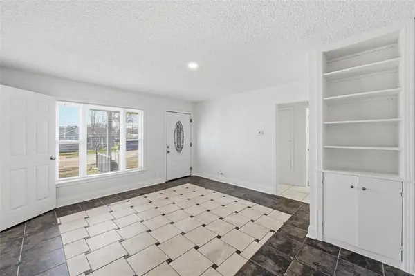 2813 La Monde Terrace, Sansom Park, TX 76114