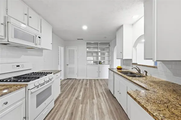 2813 La Monde Terrace, Sansom Park, TX 76114