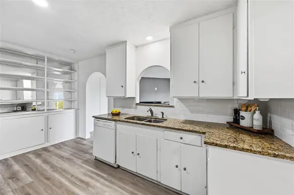 2813 La Monde Terrace, Sansom Park, TX 76114