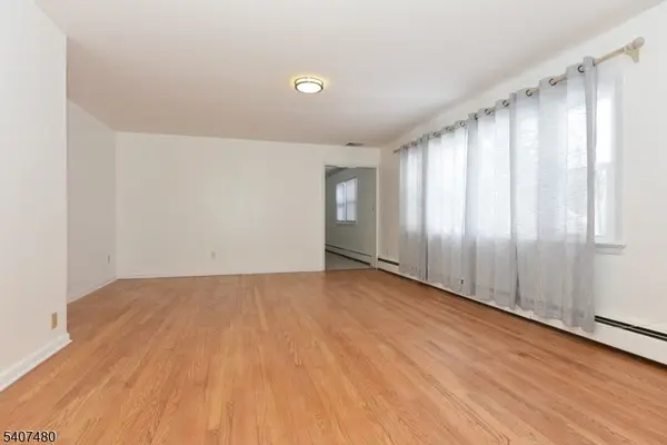 49 Fayson Lake Rd, Kinnelon Boro, NJ 07405